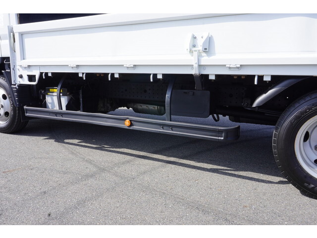 三菱ふそうキャンター平ボディ小型（2t・3t）[写真24]