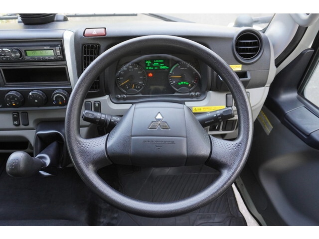 三菱ふそうキャンター平ボディ小型（2t・3t）[写真32]