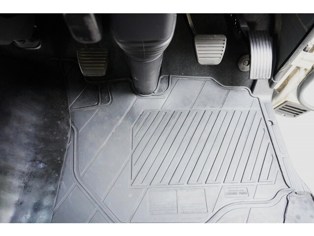 三菱ふそうキャンター平ボディ小型（2t・3t）[写真34]