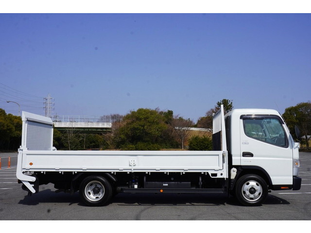 三菱ふそうキャンター平ボディ小型（2t・3t）[写真04]