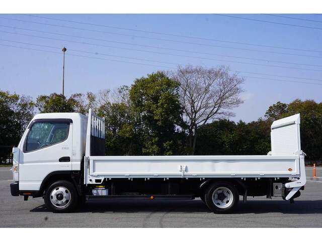 三菱ふそうキャンター平ボディ小型（2t・3t）[写真06]