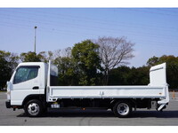 三菱ふそうキャンター平ボディ小型（2t・3t）[写真07]