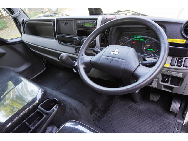 三菱ふそうキャンター平ボディ小型（2t・3t）[写真07]