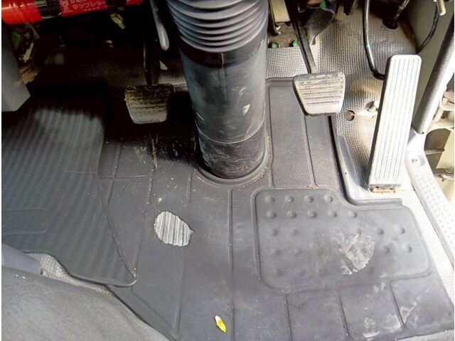 いすゞエルフ高所作業車小型（2t・3t）[写真12]