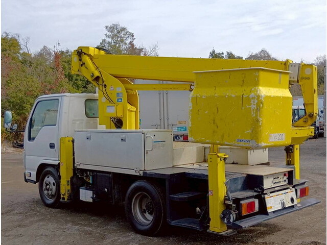 いすゞエルフ高所作業車小型（2t・3t）[写真02]