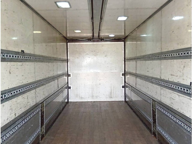 いすゞギガアルミウイング大型（10t）[写真11]