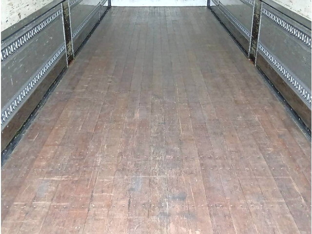 いすゞギガアルミウイング大型（10t）[写真15]