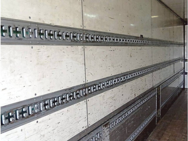 いすゞギガアルミウイング大型（10t）[写真16]