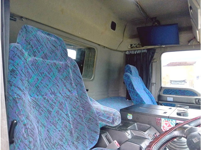 いすゞギガアルミウイング大型（10t）[写真18]