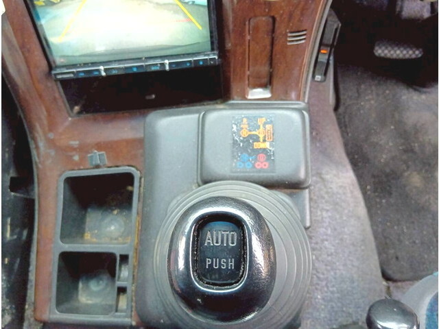 いすゞギガアルミウイング大型（10t）[写真24]