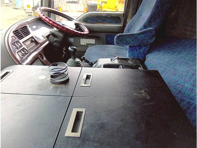 いすゞギガアルミウイング大型（10t）[写真29]