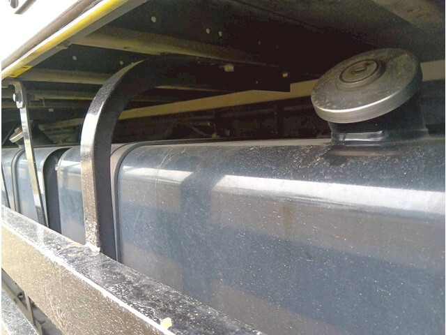 いすゞギガアルミウイング大型（10t）[写真37]