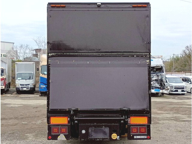 いすゞギガアルミウイング大型（10t）[写真07]