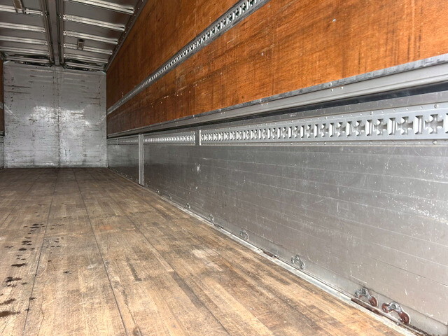 三菱ふそうスーパーグレートアルミウイング大型（10t）[写真11]