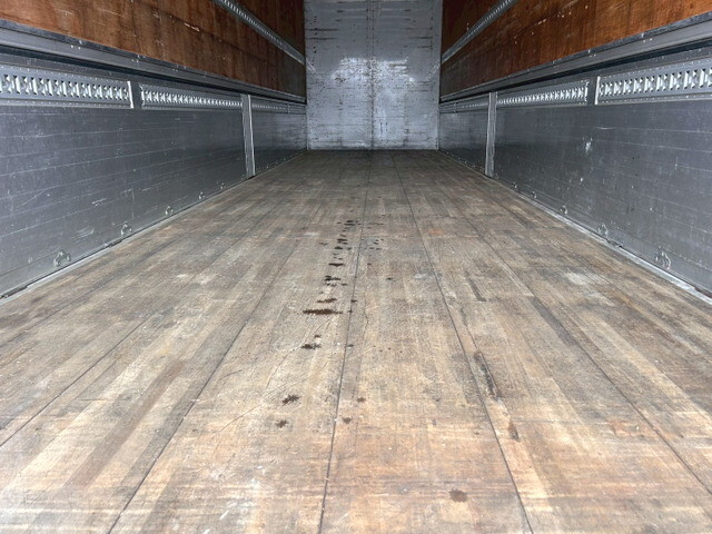 三菱ふそうスーパーグレートアルミウイング大型（10t）[写真12]