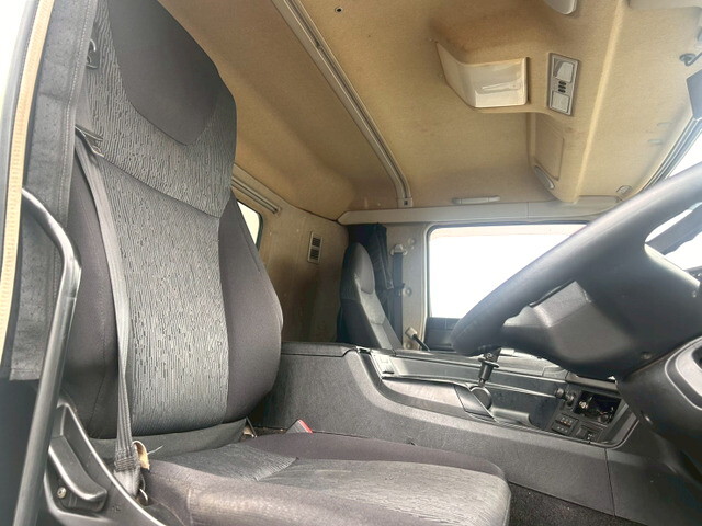 三菱ふそうスーパーグレートアルミウイング大型（10t）[写真14]