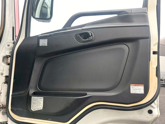 三菱ふそうスーパーグレートアルミウイング大型（10t）[写真18]