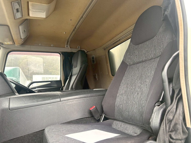 三菱ふそうスーパーグレートアルミウイング大型（10t）[写真22]