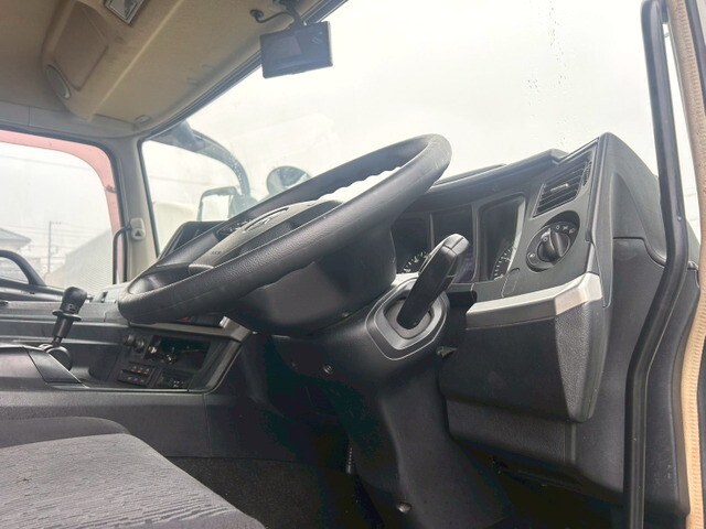 三菱ふそうスーパーグレートアルミウイング大型（10t）[写真24]