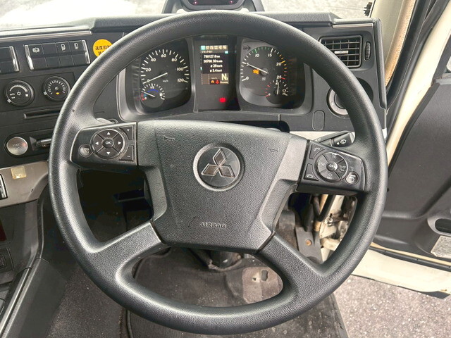 三菱ふそうスーパーグレートアルミウイング大型（10t）[写真25]