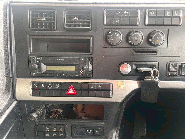 三菱ふそうスーパーグレートアルミウイング大型（10t）[写真28]