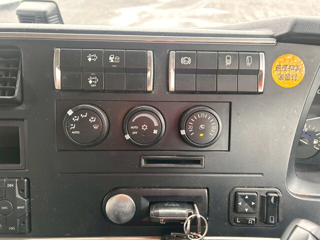 三菱ふそうスーパーグレートアルミウイング大型（10t）[写真29]