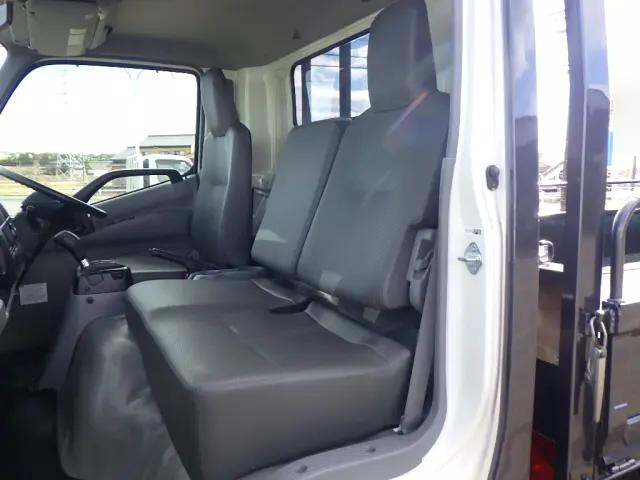 日野デュトロ平ボディ小型（2t・3t）[写真10]