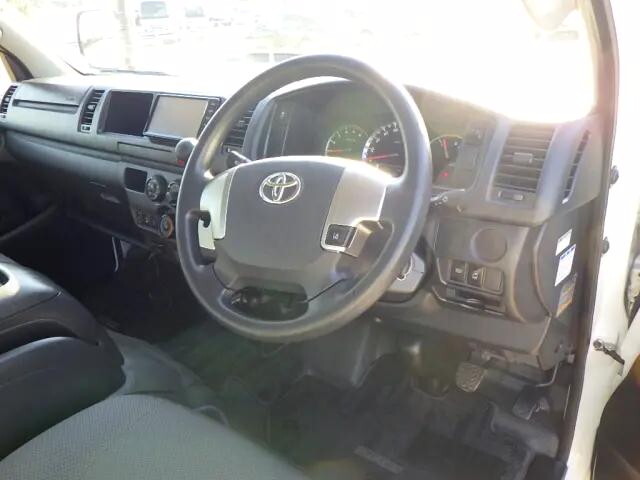 トヨタハイエースバン小型（2t・3t）[写真38]