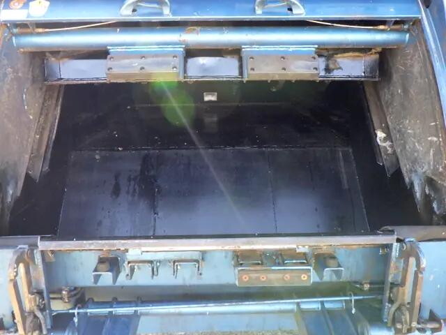 日野デュトロパッカー車（塵芥車）小型（2t・3t）[写真09]