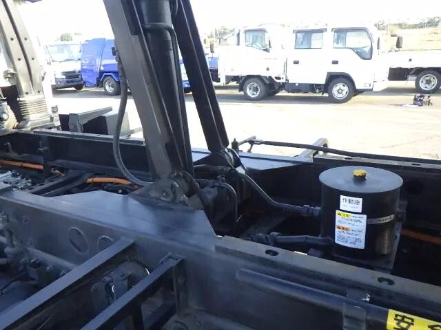 三菱ふそうファイター深ダンプ（土砂禁ダンプ）増トン（6t・8t）[写真11]