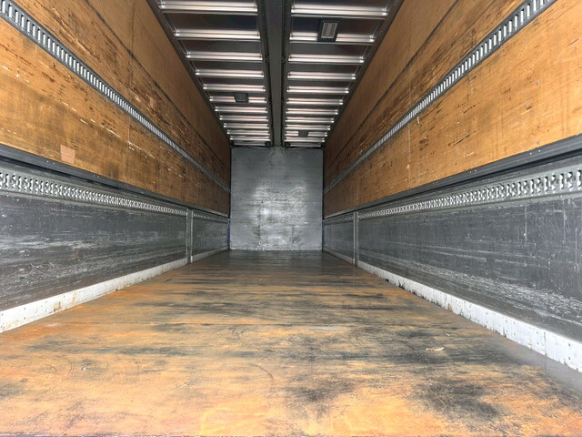 いすゞギガアルミウイング大型（10t）[写真11]