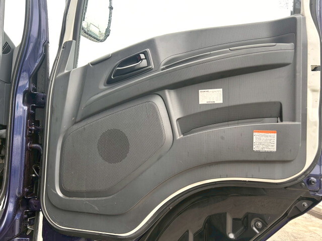 いすゞギガアルミウイング大型（10t）[写真15]