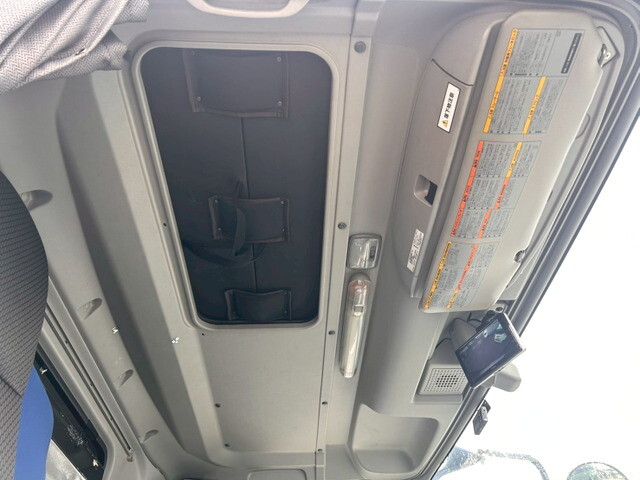 いすゞギガアルミウイング大型（10t）[写真16]