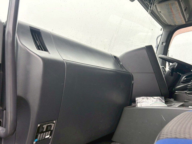 いすゞギガアルミウイング大型（10t）[写真18]