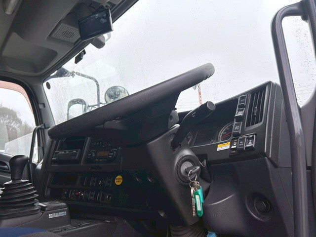 いすゞギガアルミウイング大型（10t）[写真19]