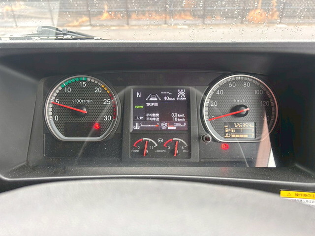 いすゞギガアルミウイング大型（10t）[写真21]