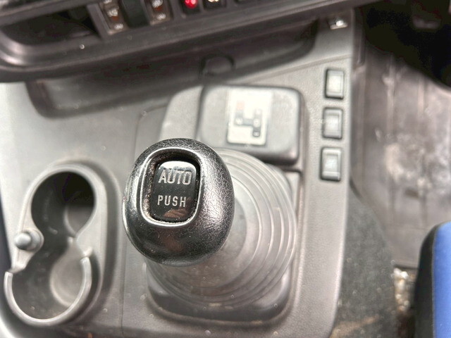 いすゞギガアルミウイング大型（10t）[写真24]