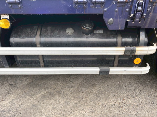 いすゞギガアルミウイング大型（10t）[写真28]