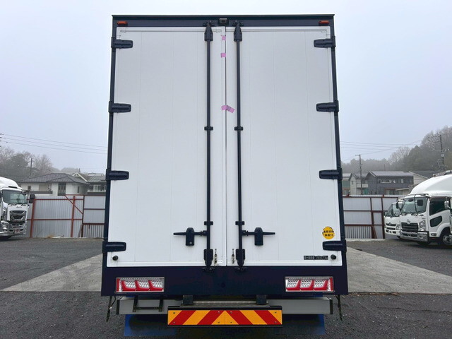 いすゞギガアルミウイング大型（10t）[写真03]