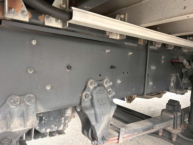 いすゞギガアルミウイング大型（10t）[写真30]