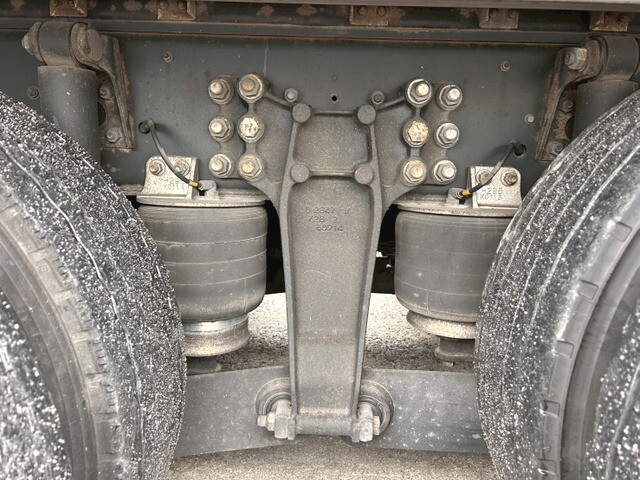 いすゞギガアルミウイング大型（10t）[写真31]