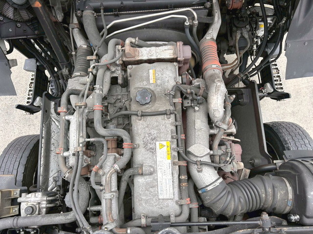 いすゞギガアルミウイング大型（10t）[写真37]