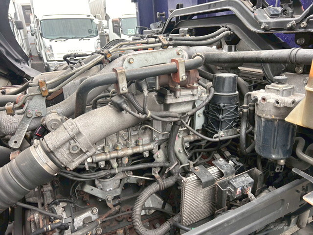 いすゞギガアルミウイング大型（10t）[写真40]