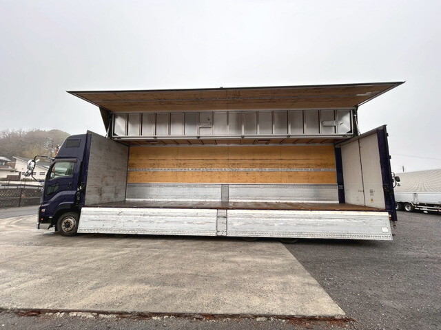 いすゞギガアルミウイング大型（10t）[写真06]