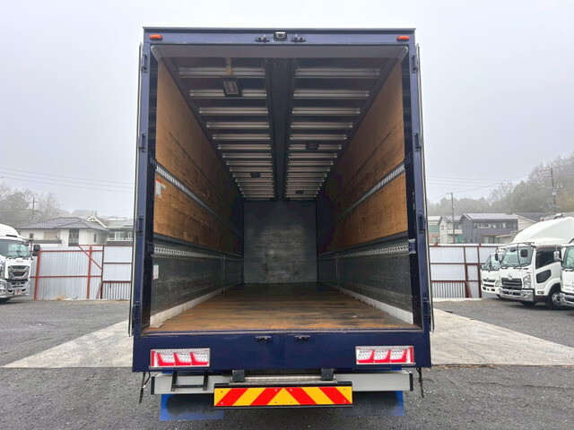 いすゞギガアルミウイング大型（10t）[写真09]