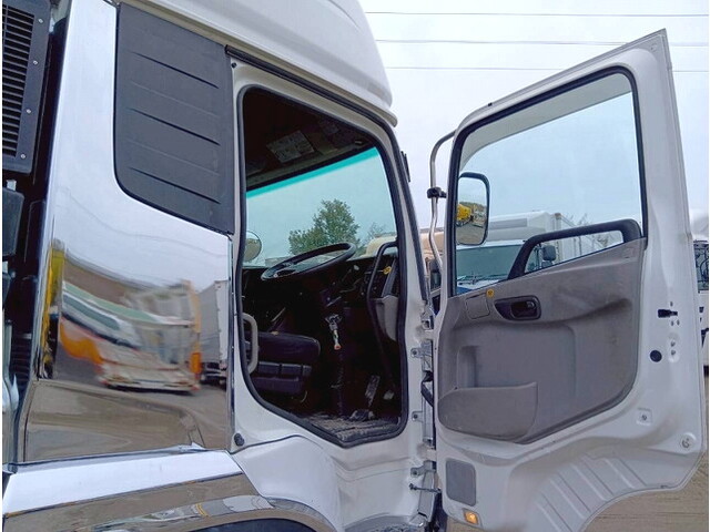 UDトラックスクオンアルミウイング大型（10t）[写真12]