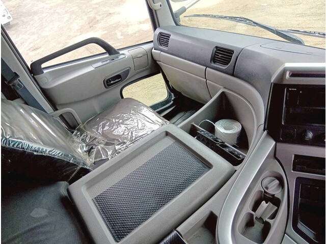 UDトラックスクオンアルミウイング大型（10t）[写真21]