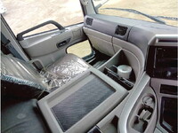 UDトラックスクオンアルミウイング大型（10t）[写真22]