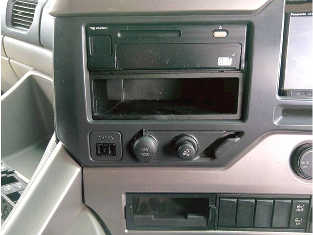 UDトラックスクオンアルミウイング大型（10t）[写真23]