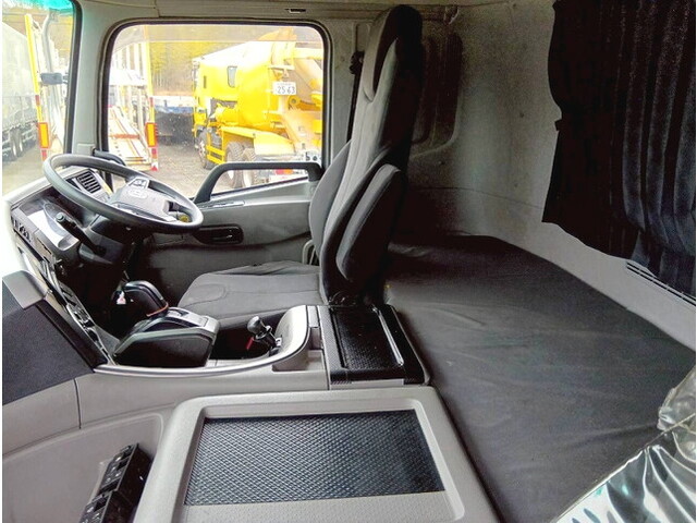 UDトラックスクオンアルミウイング大型（10t）[写真25]